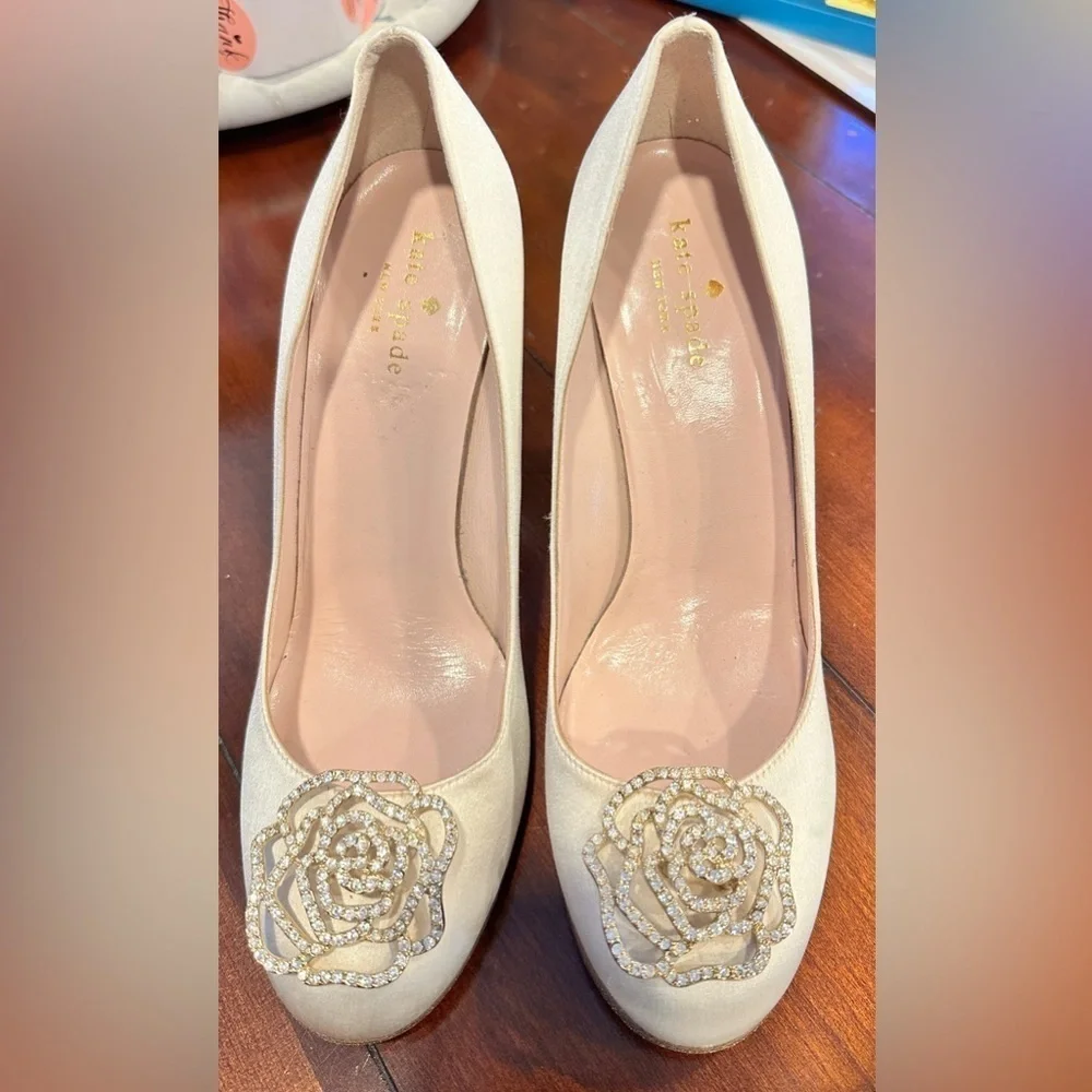 Kate Spade Satin Ivory Heels with Rose Embellishments (Size 8.5)